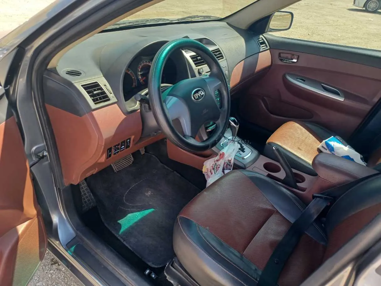 Car image 11