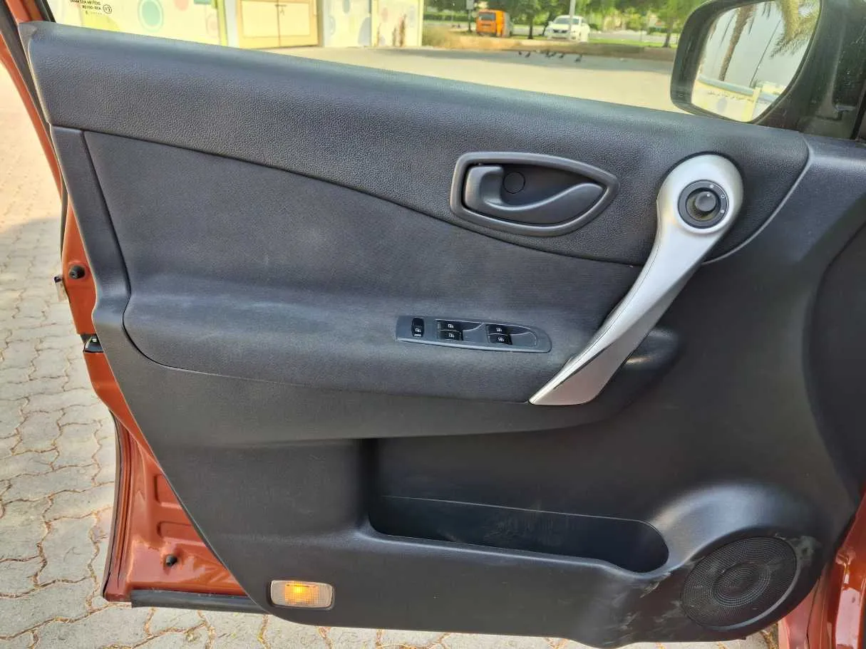 Car image 10