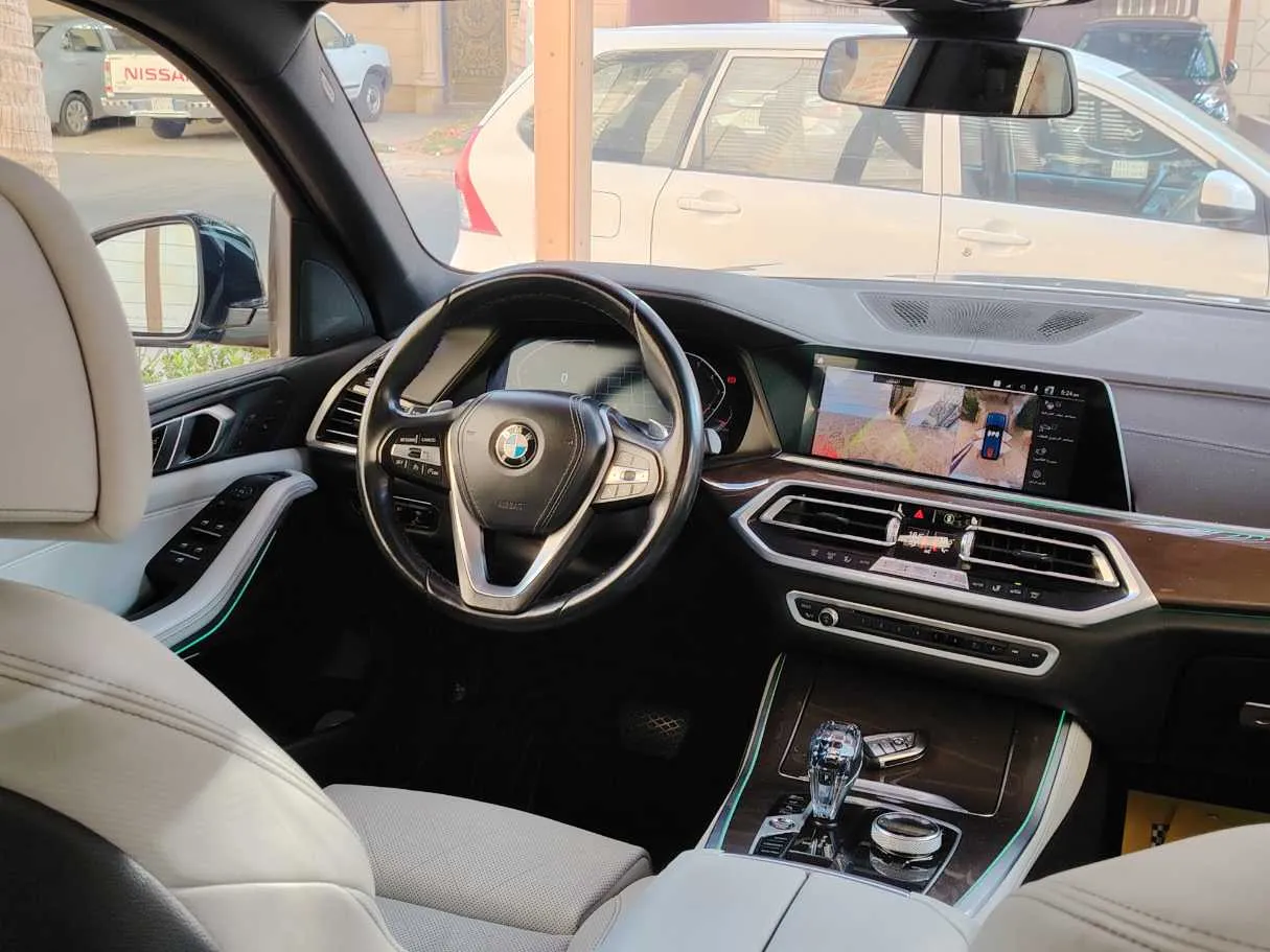 Car image 21