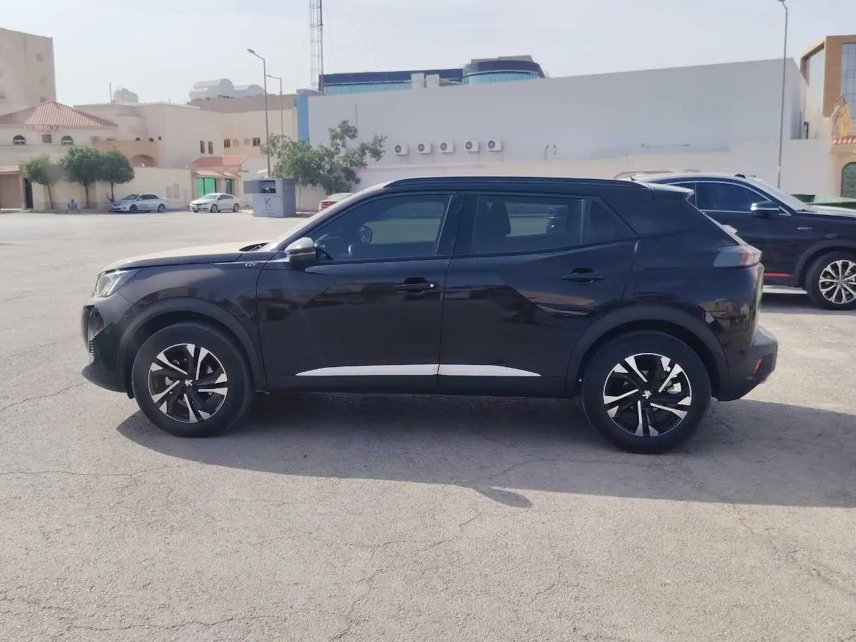 Car image 8
