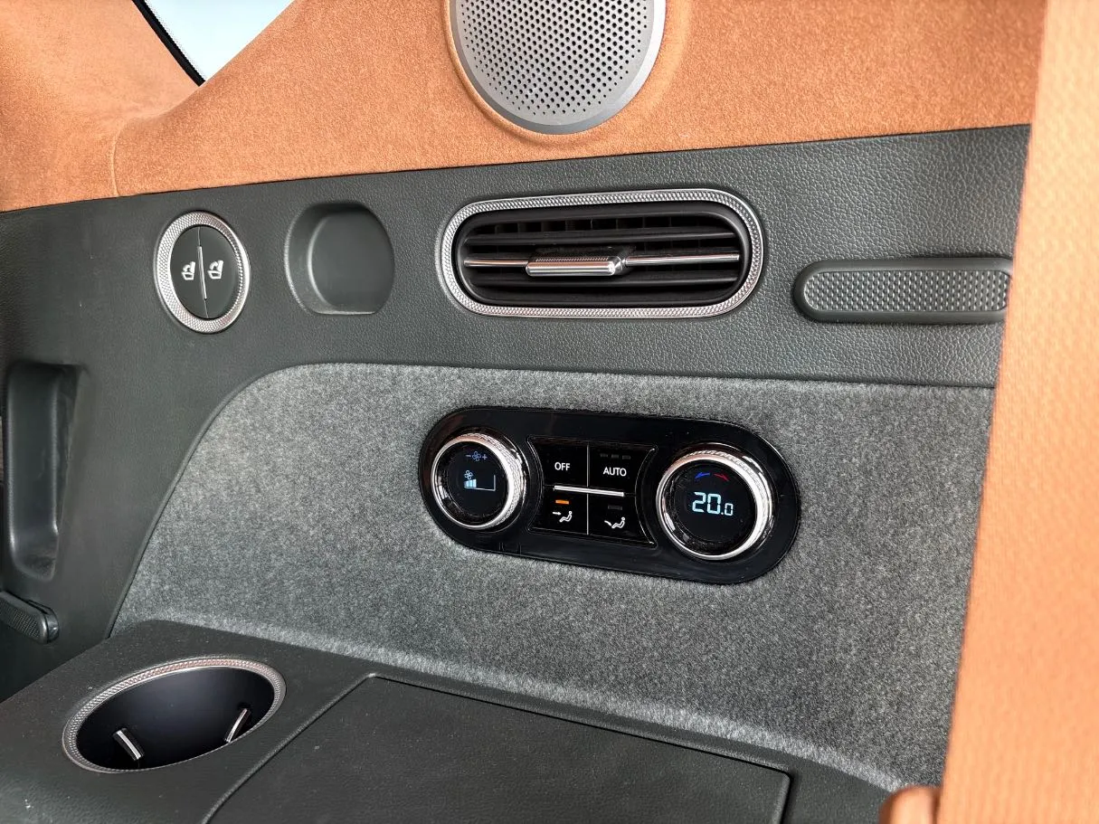 Car image 33