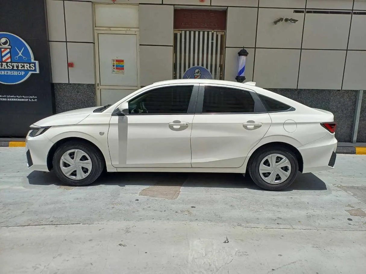 Car image 8
