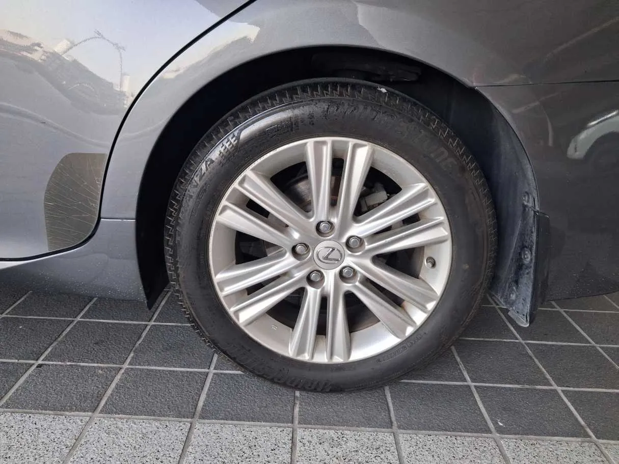 Car image 10