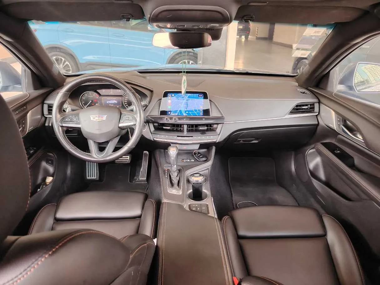 Car image 19