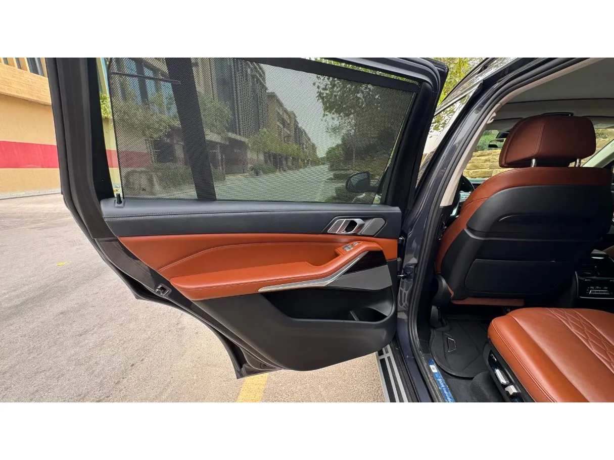 Car image 11