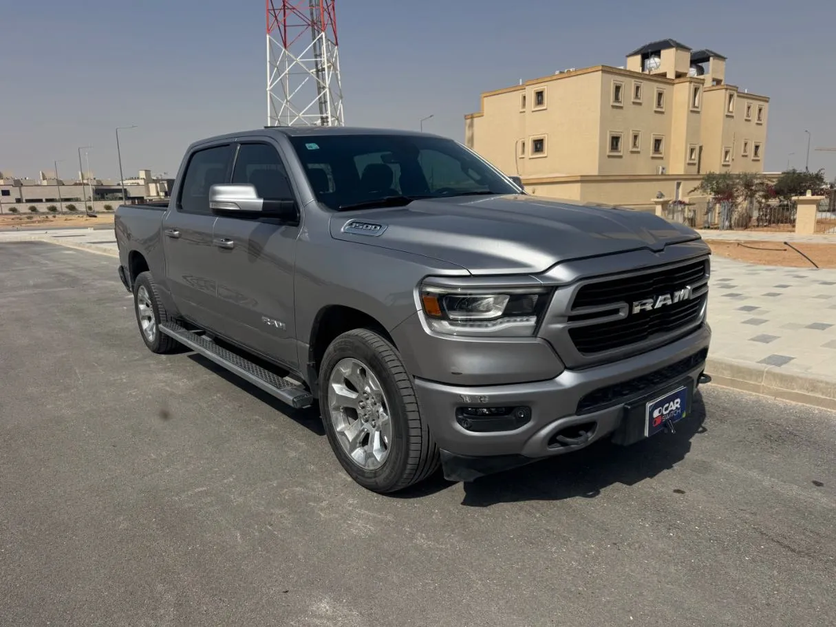 Car image 3