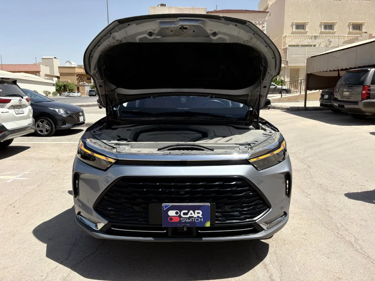 Car image 25