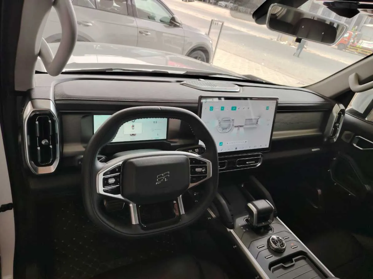 Car image 15