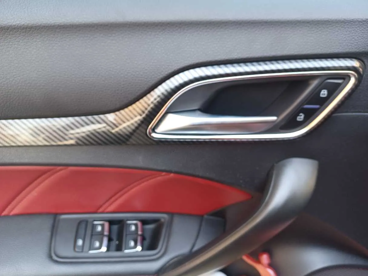Car image 23