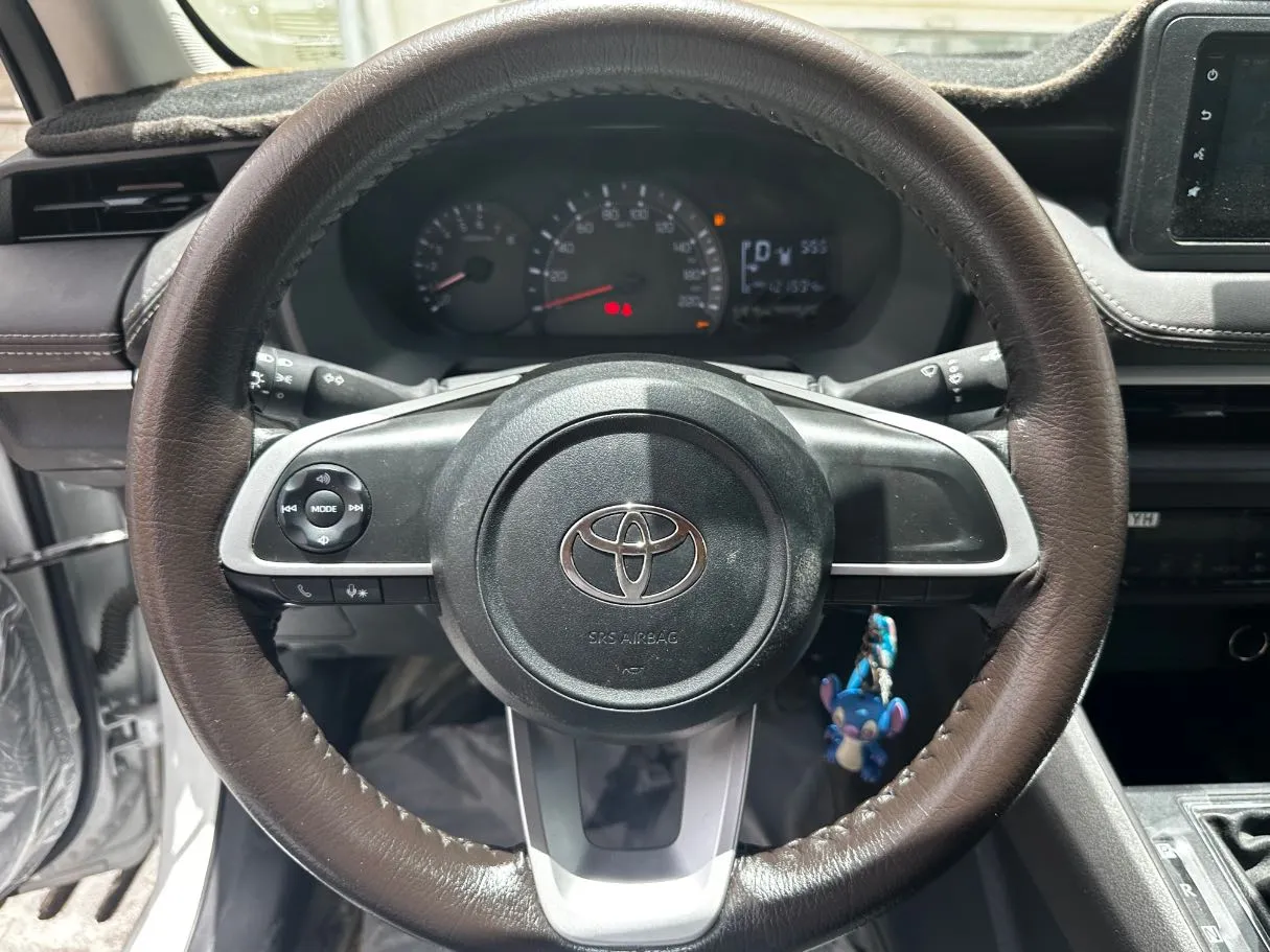 Car image 18