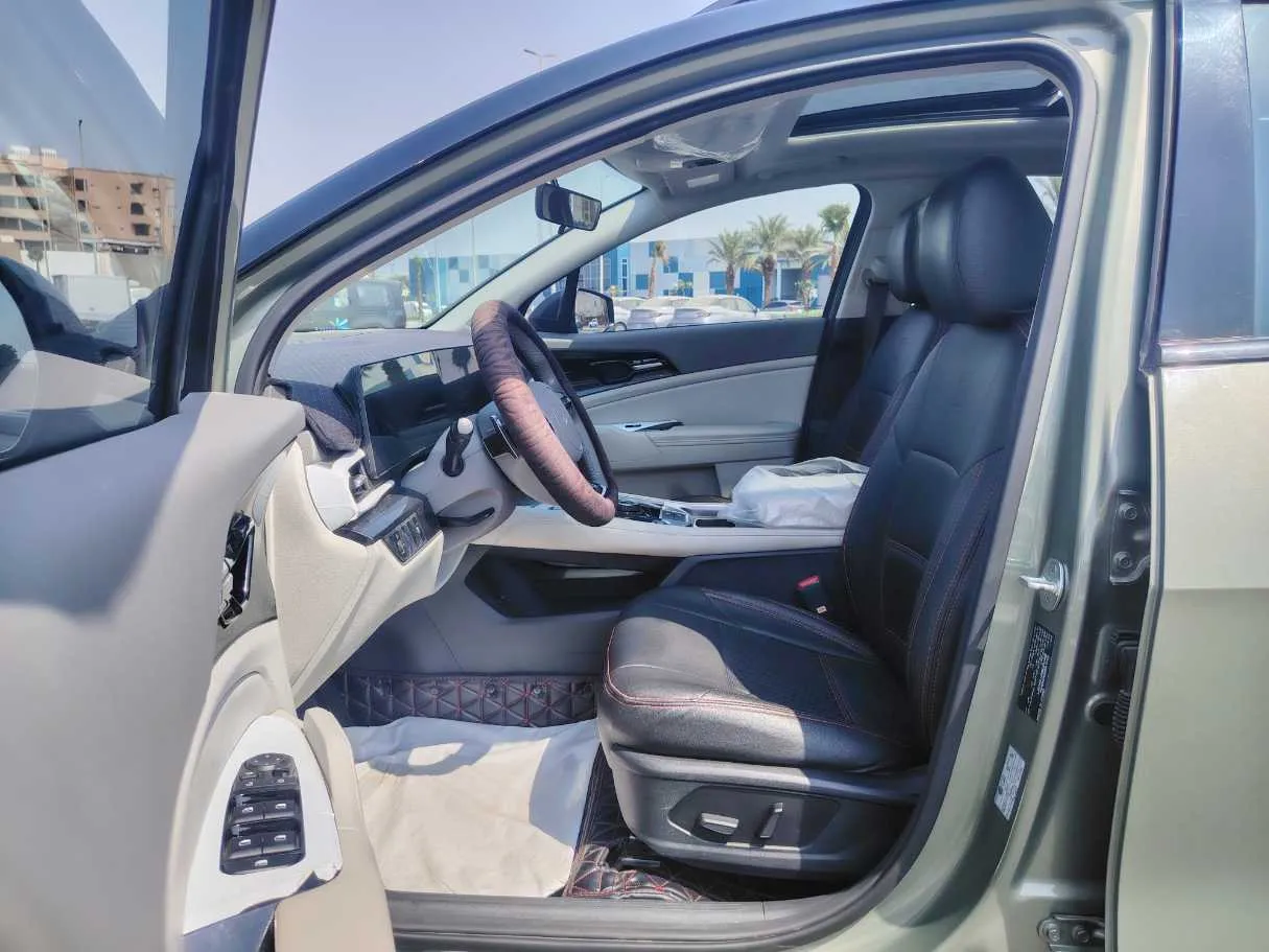 Car image 13