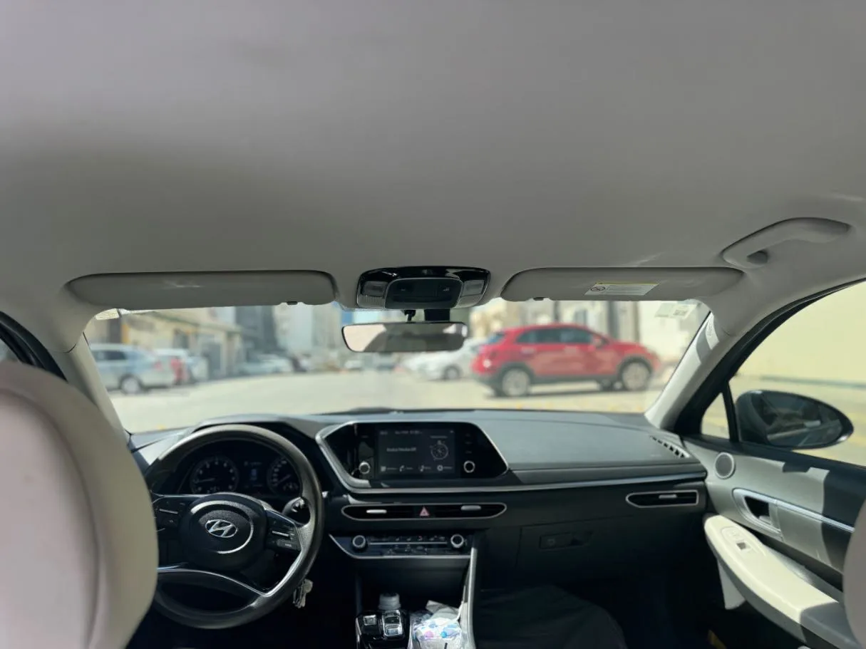 Car image 16