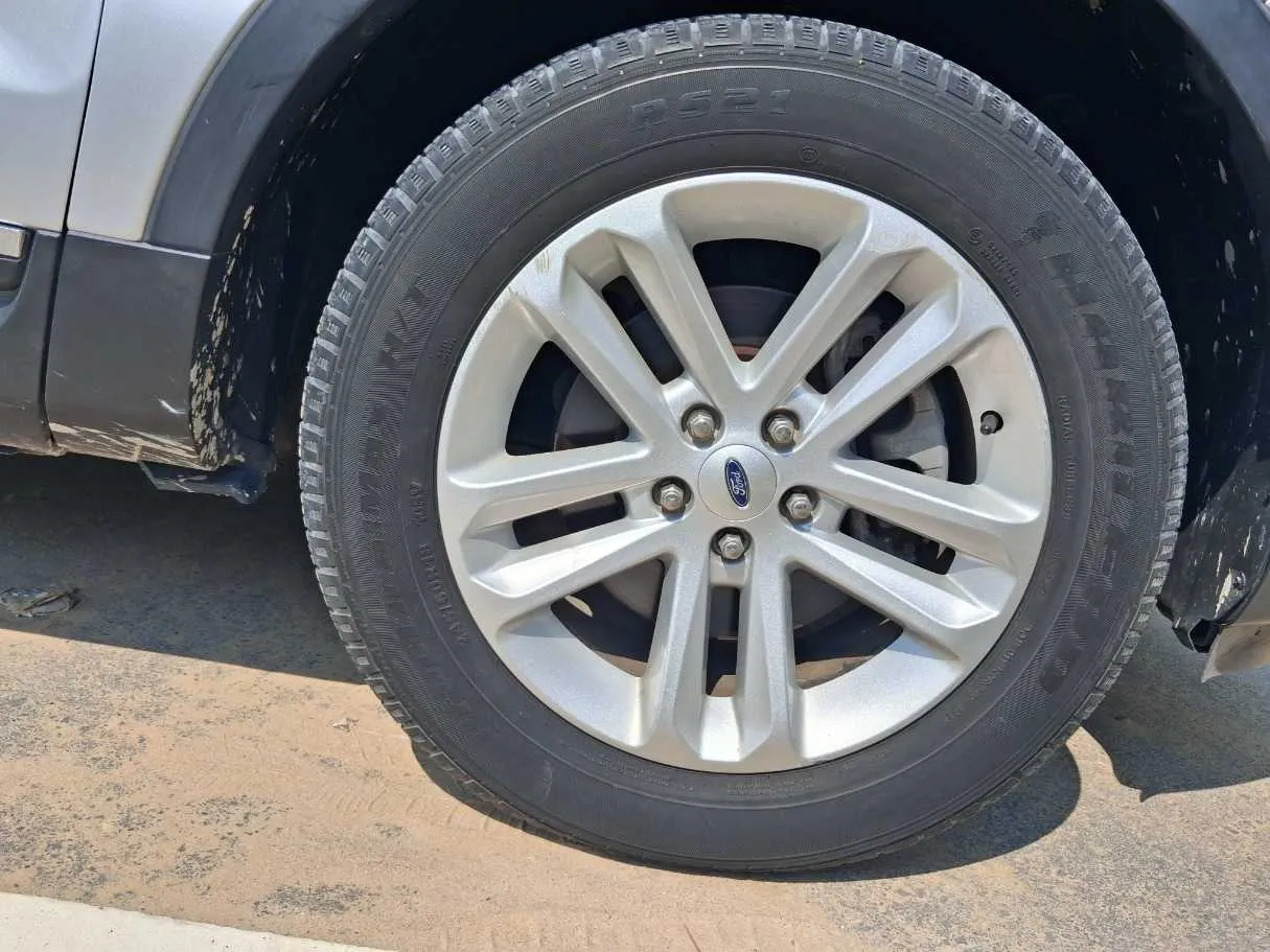 Car image 9