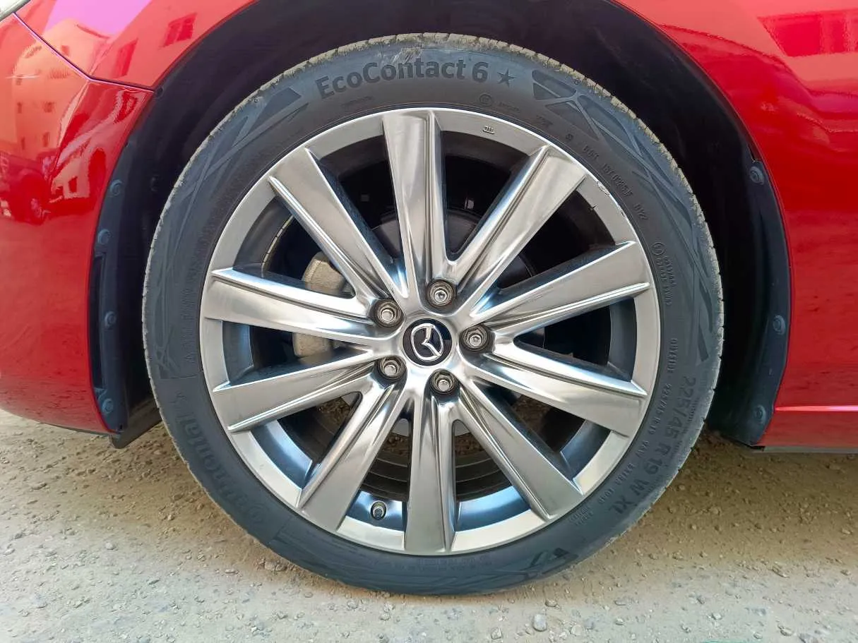 Car image 10