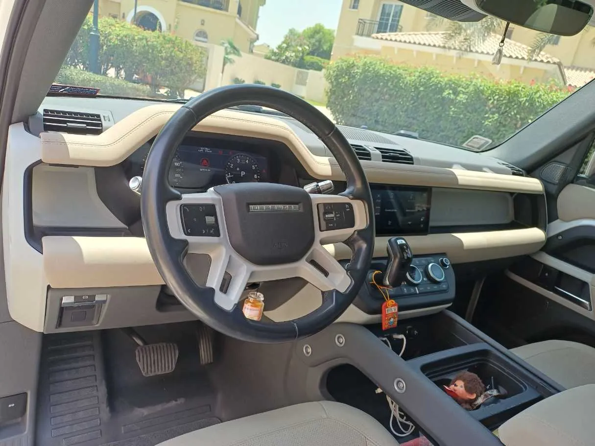 Car image 11