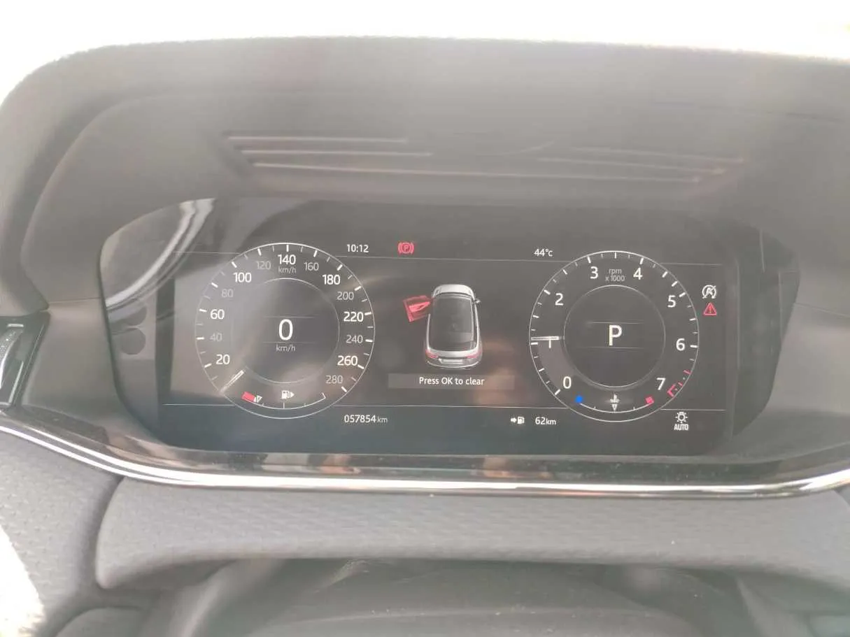 Car image 30