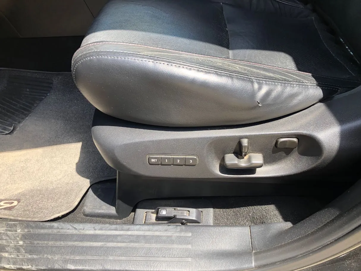 Car image 13
