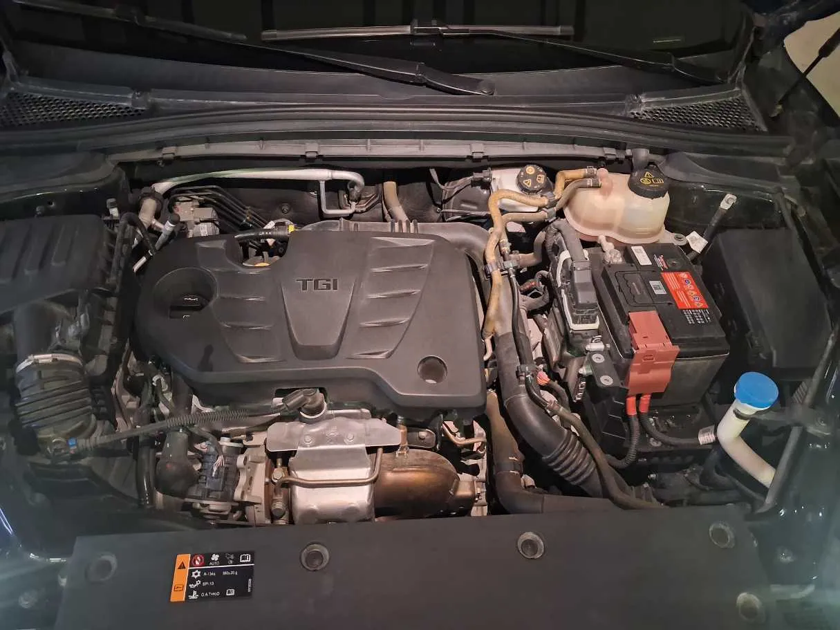 Car image 9
