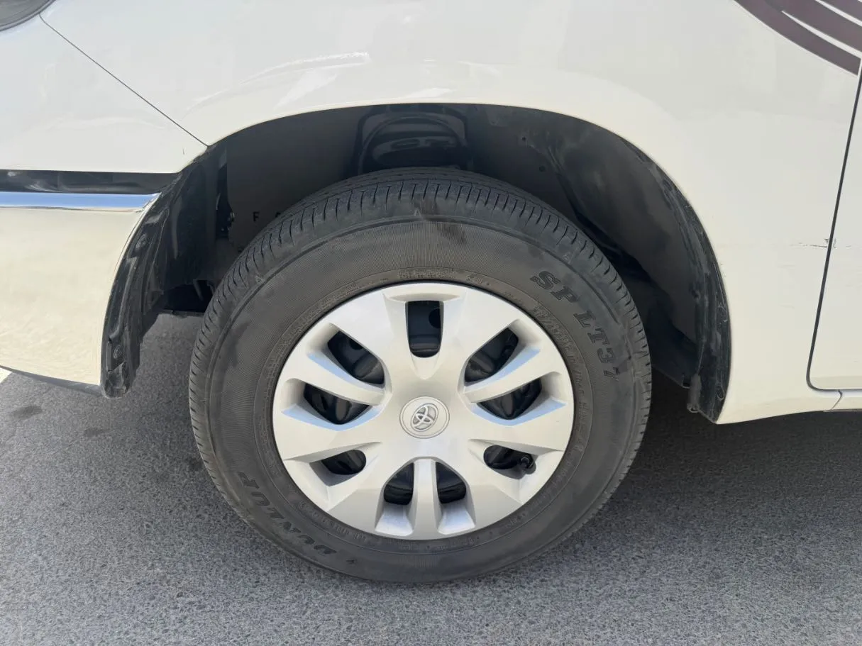Car image 9