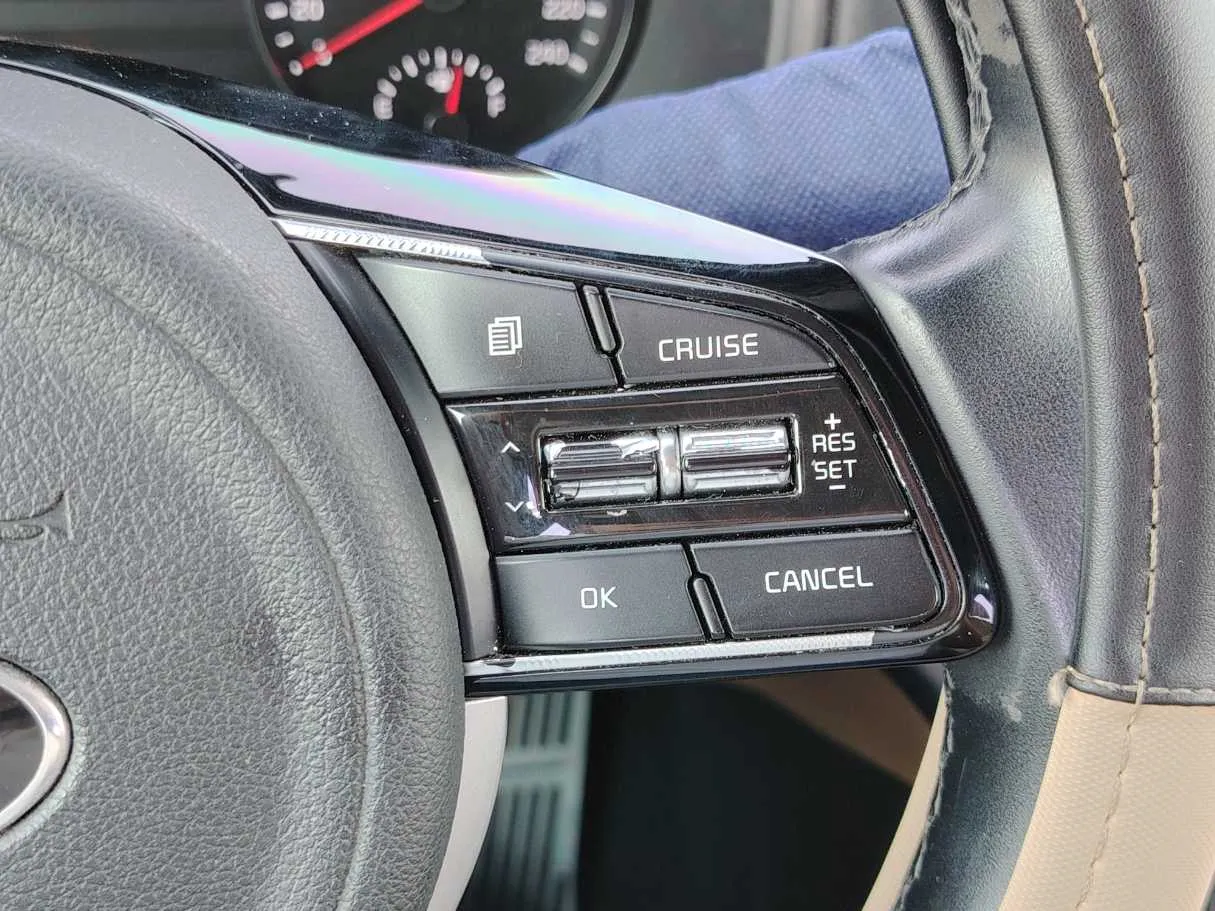 Car image 25