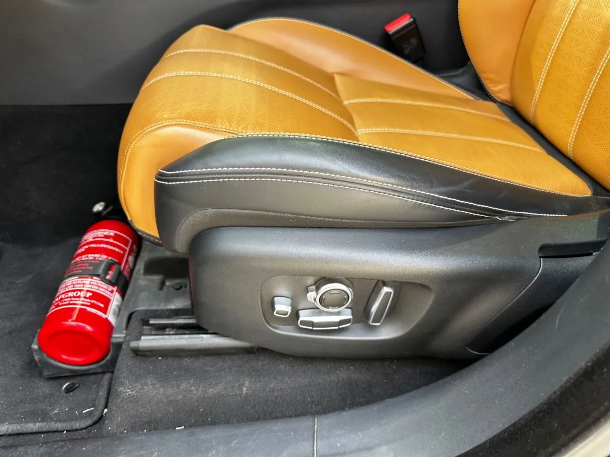 Car image 29