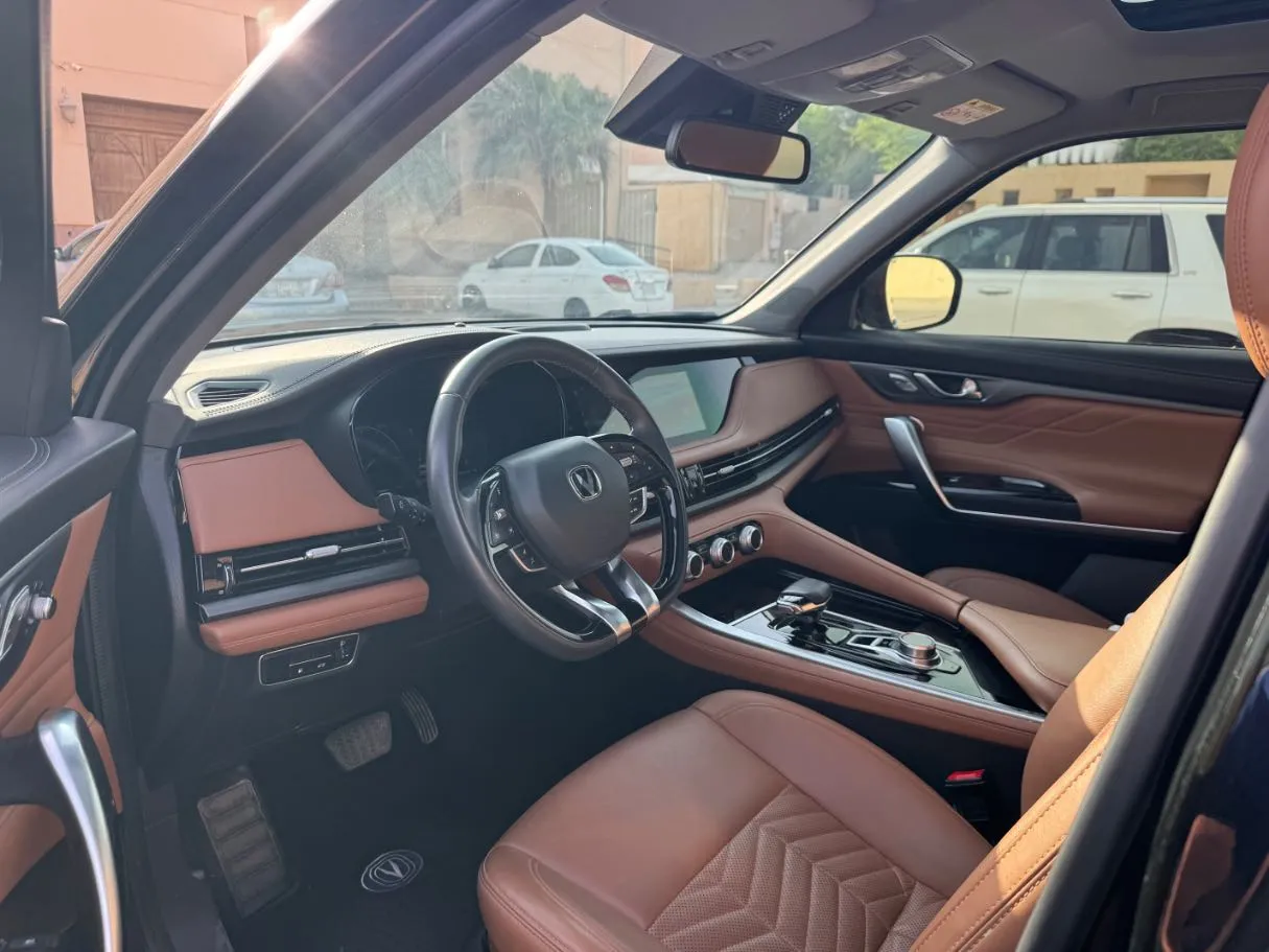 Car image 11