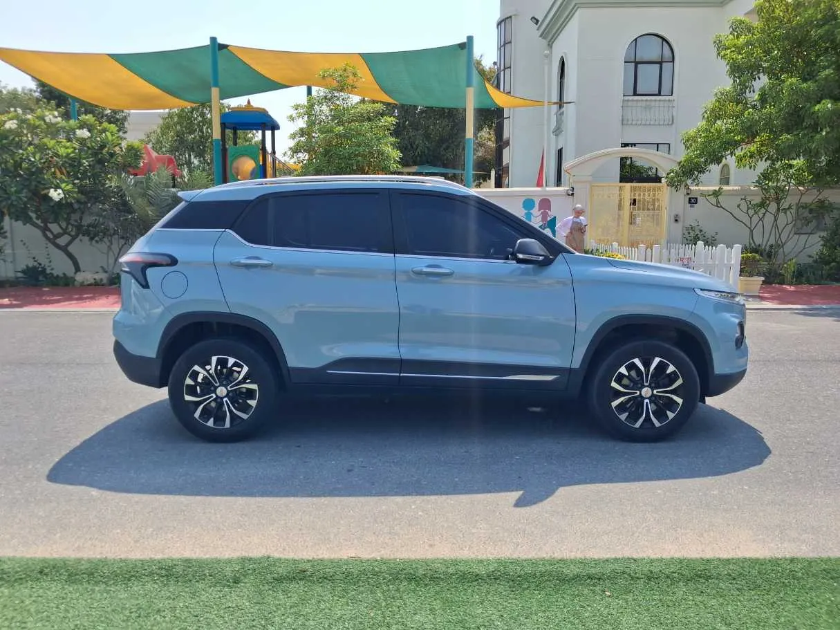 Car image 3