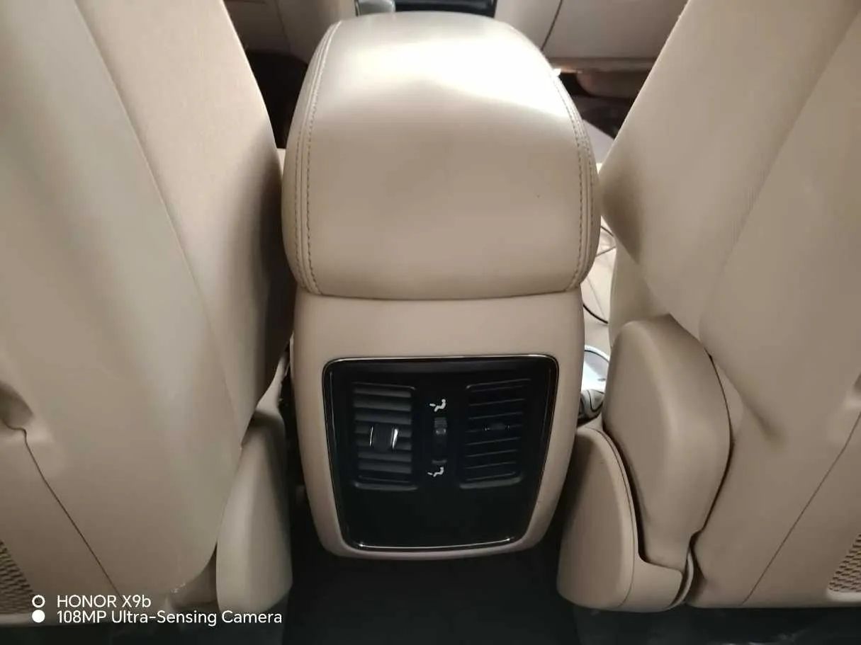 Car image 37