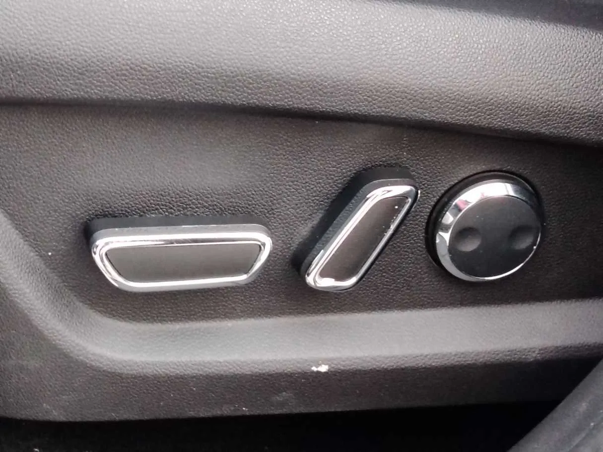 Car image 29