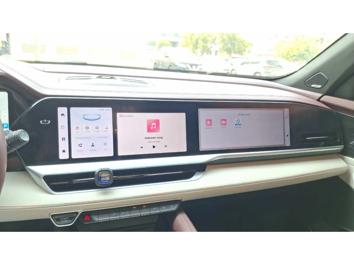 Car image 17