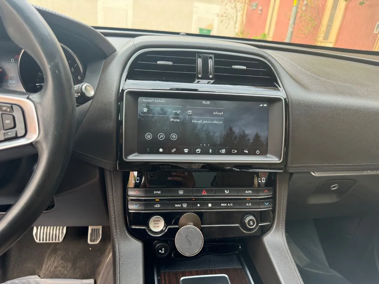 Car image 19
