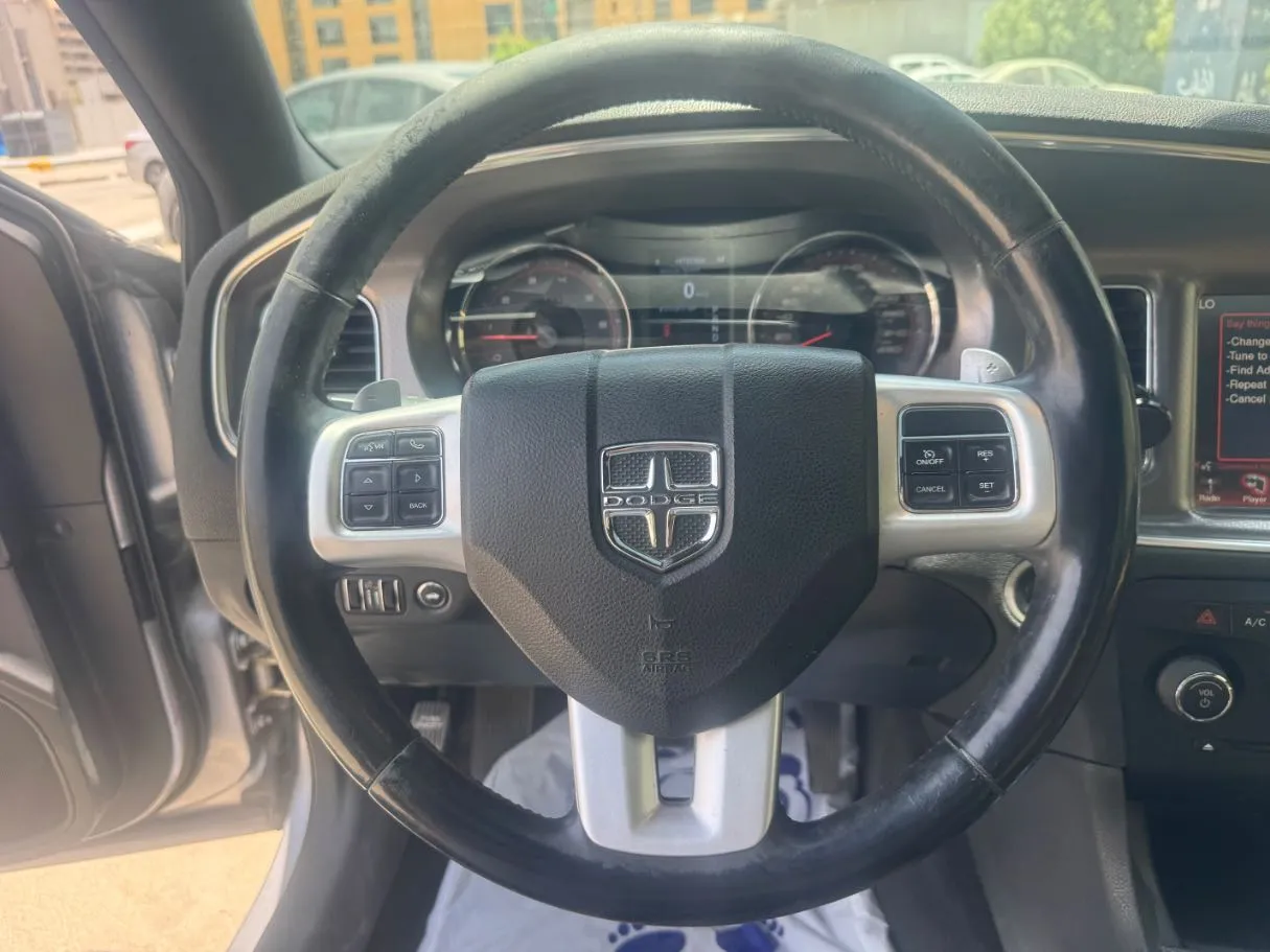 Car image 17
