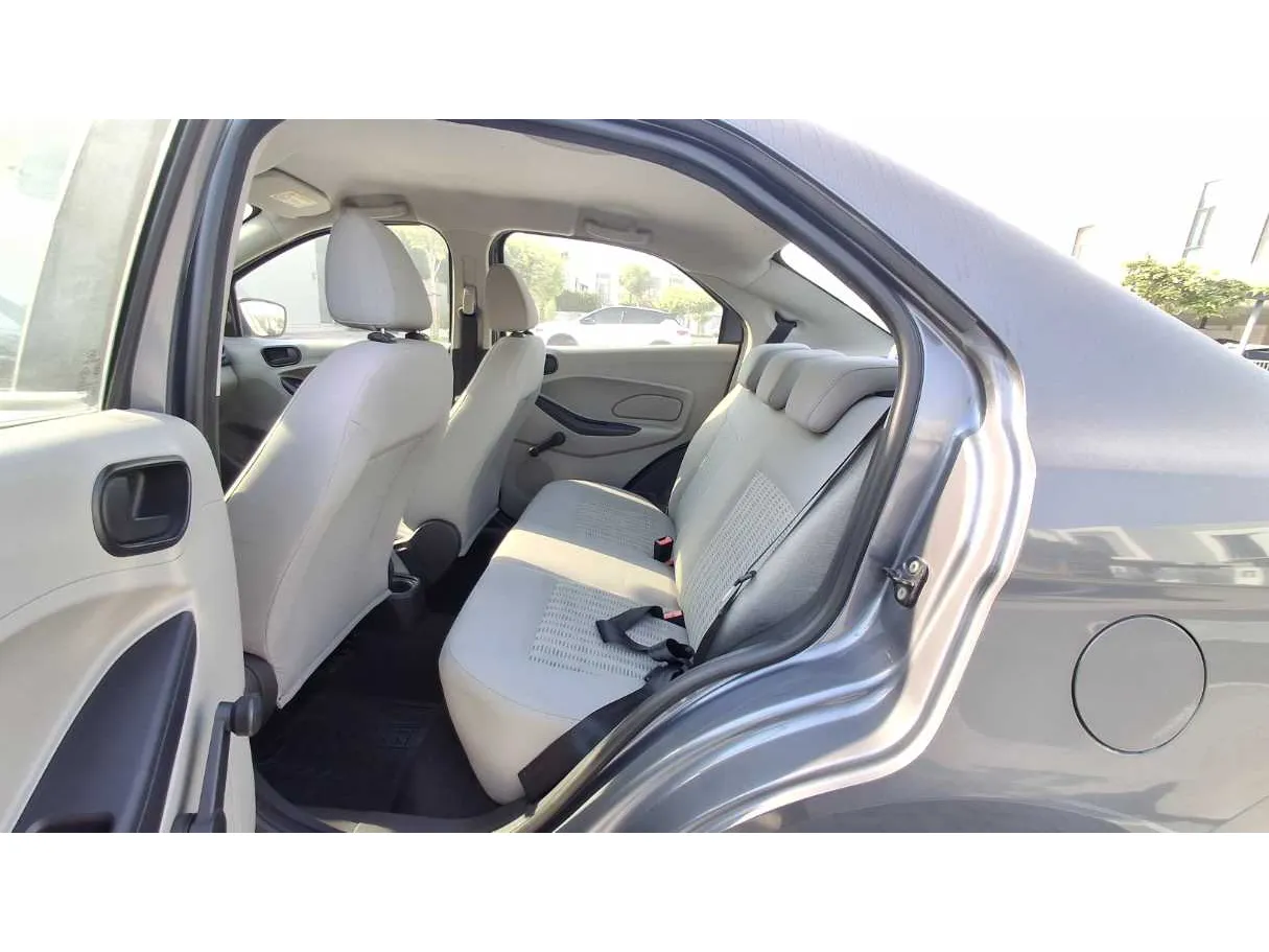 Car image 13