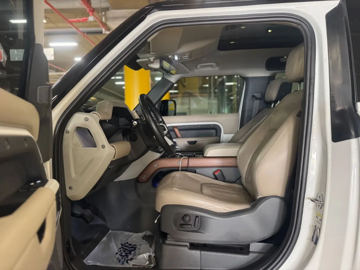Car image 11