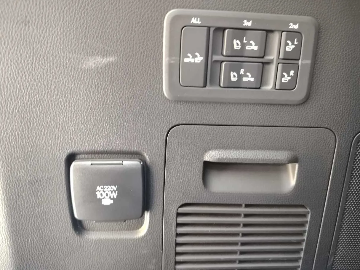 Car image 43