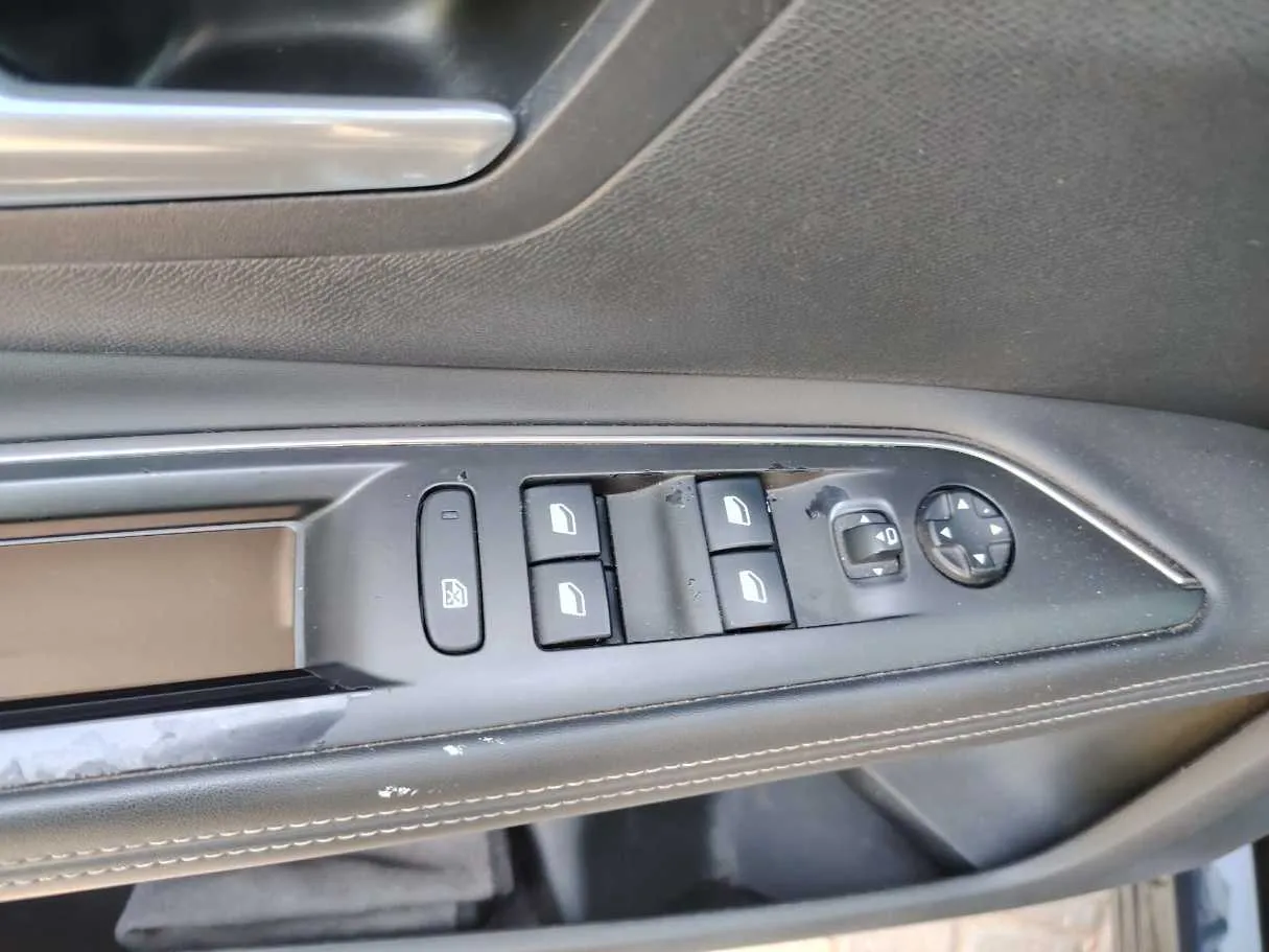 Car image 37