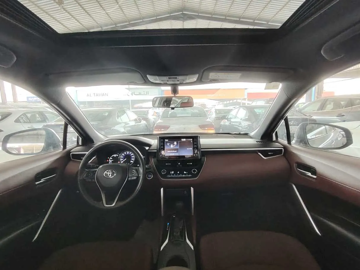 Car image 19