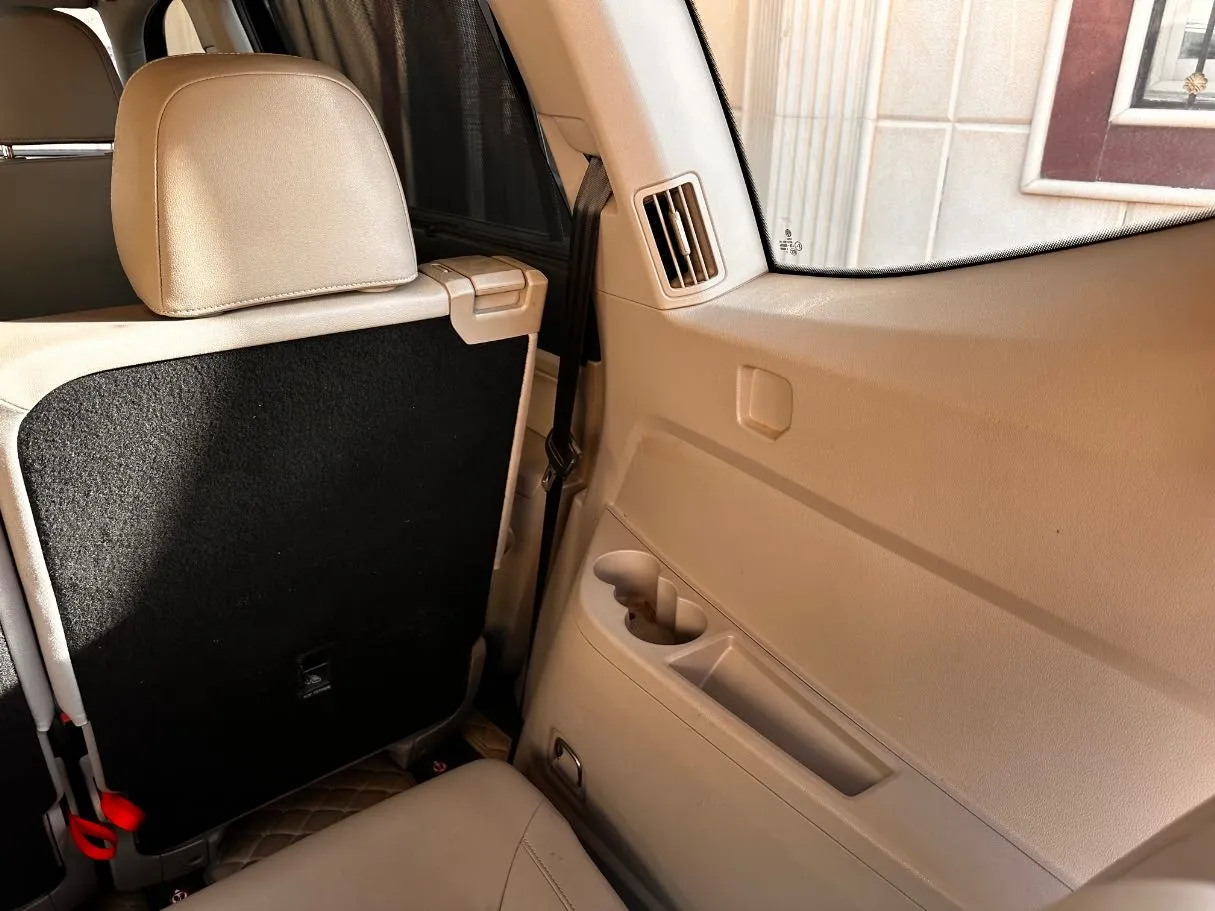 Car image 26