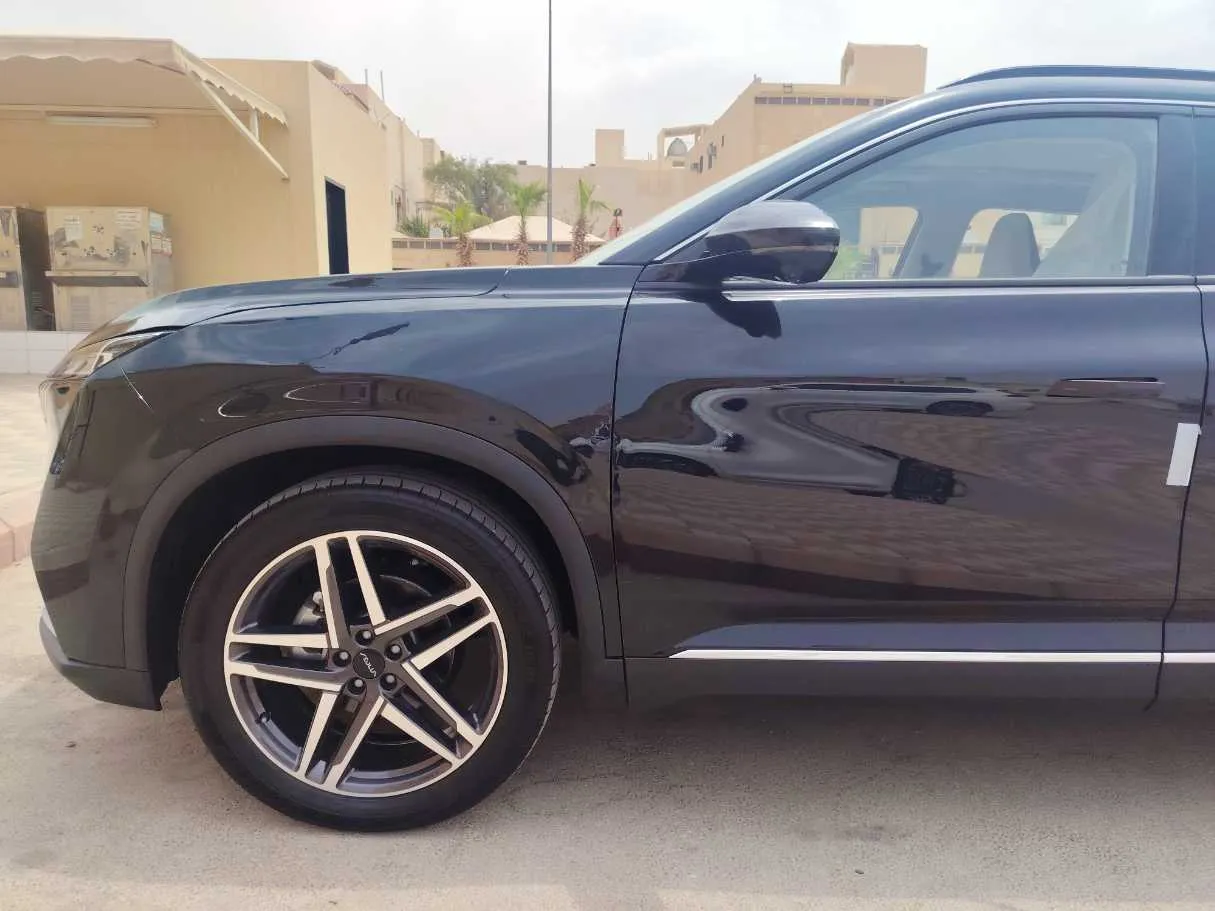 Car image 9