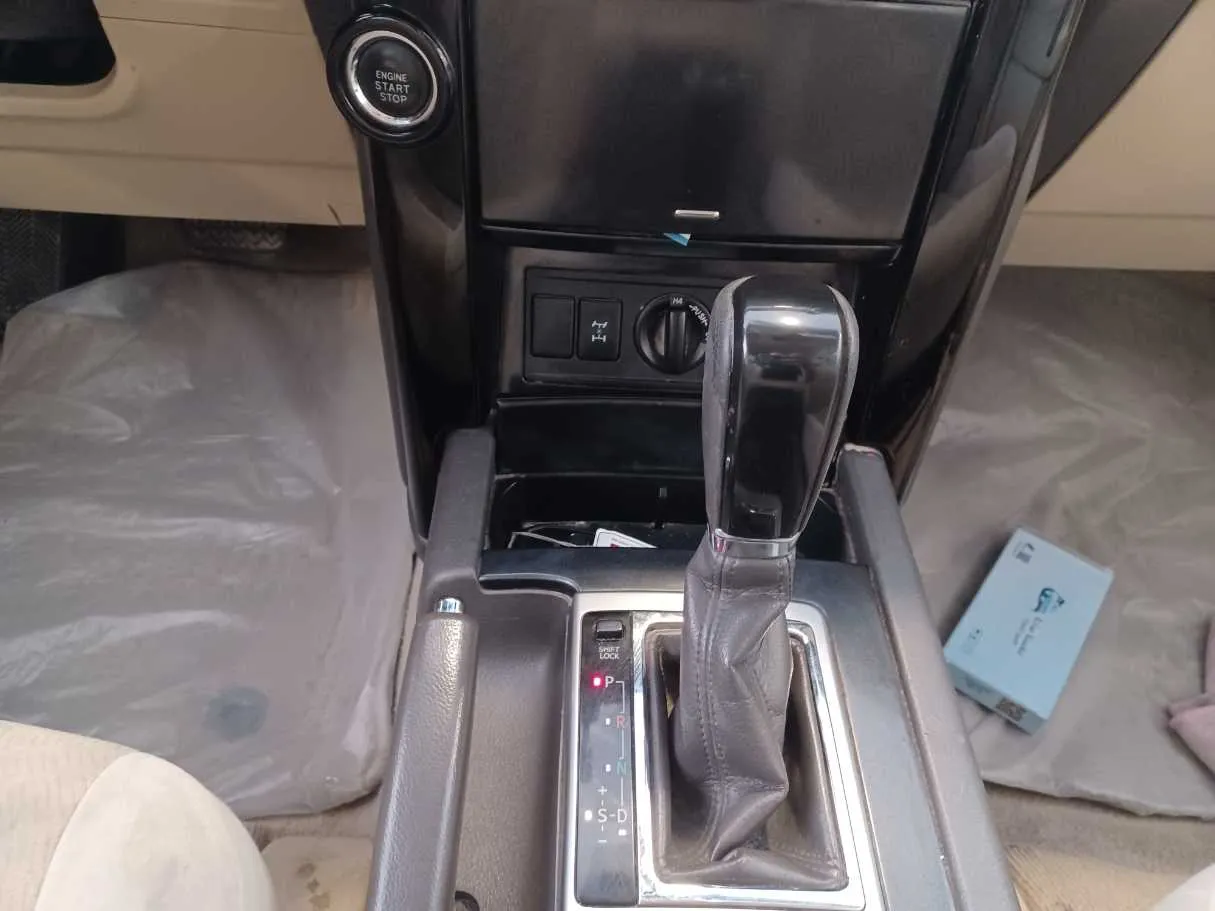 Car image 14