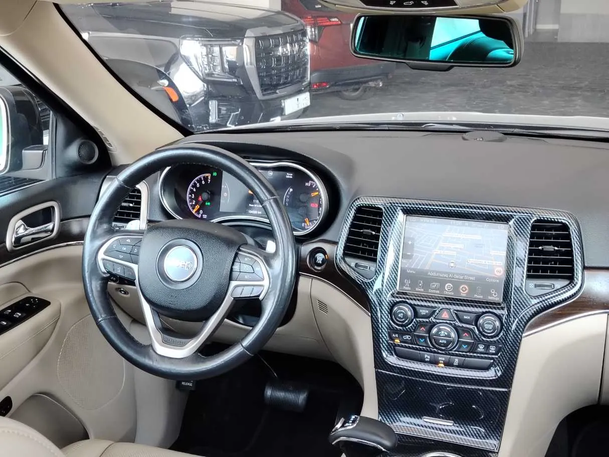 Car image 24