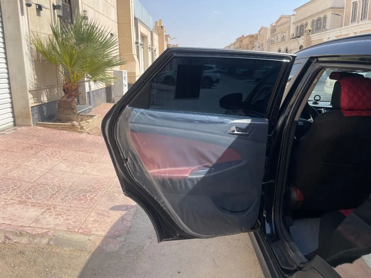 Car image 14