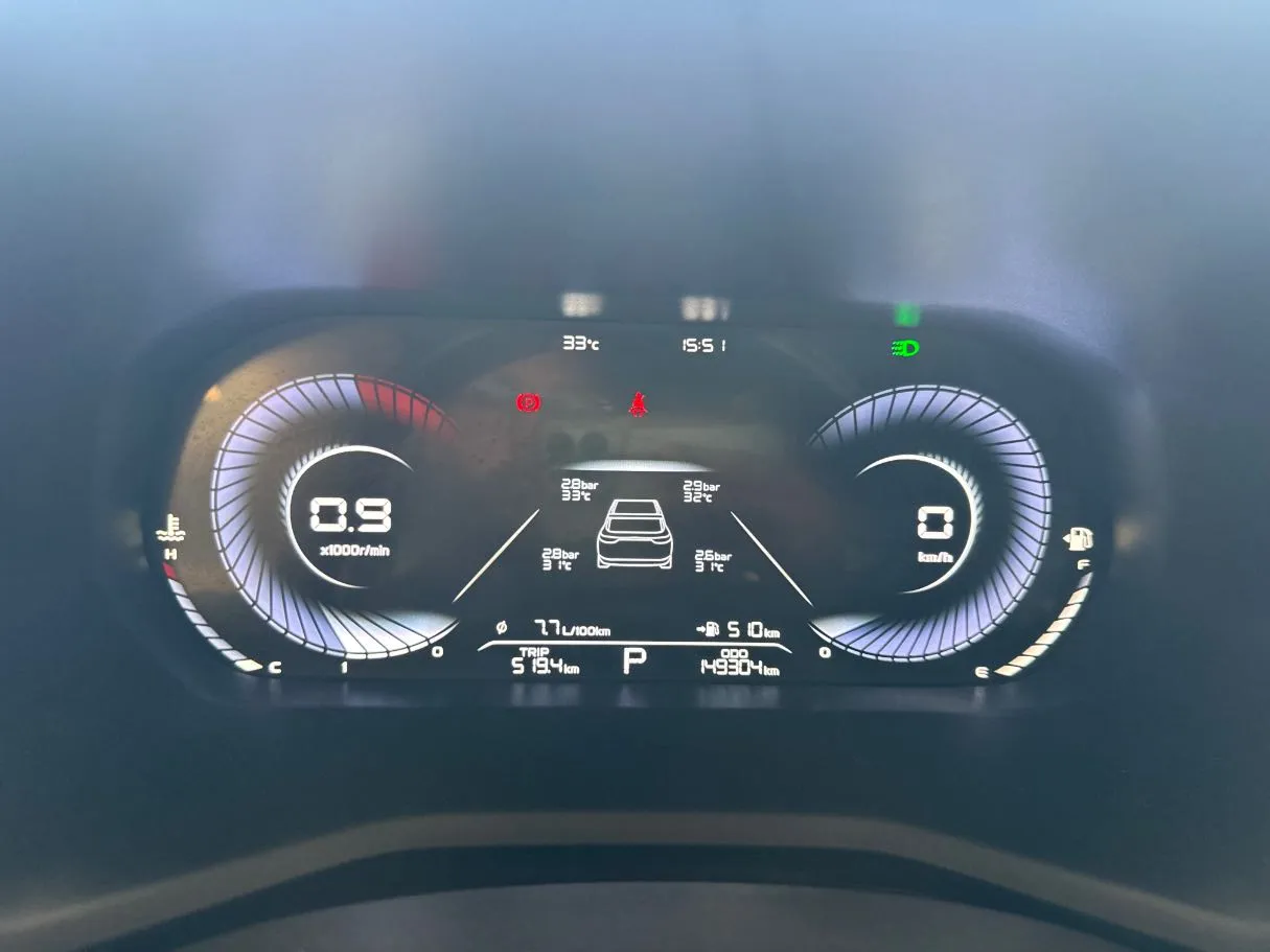 Car image 10