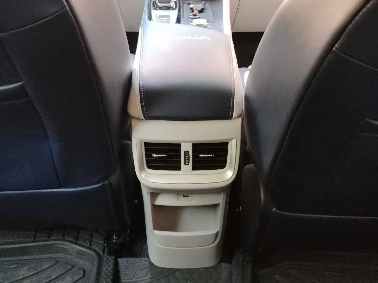 Car image 28