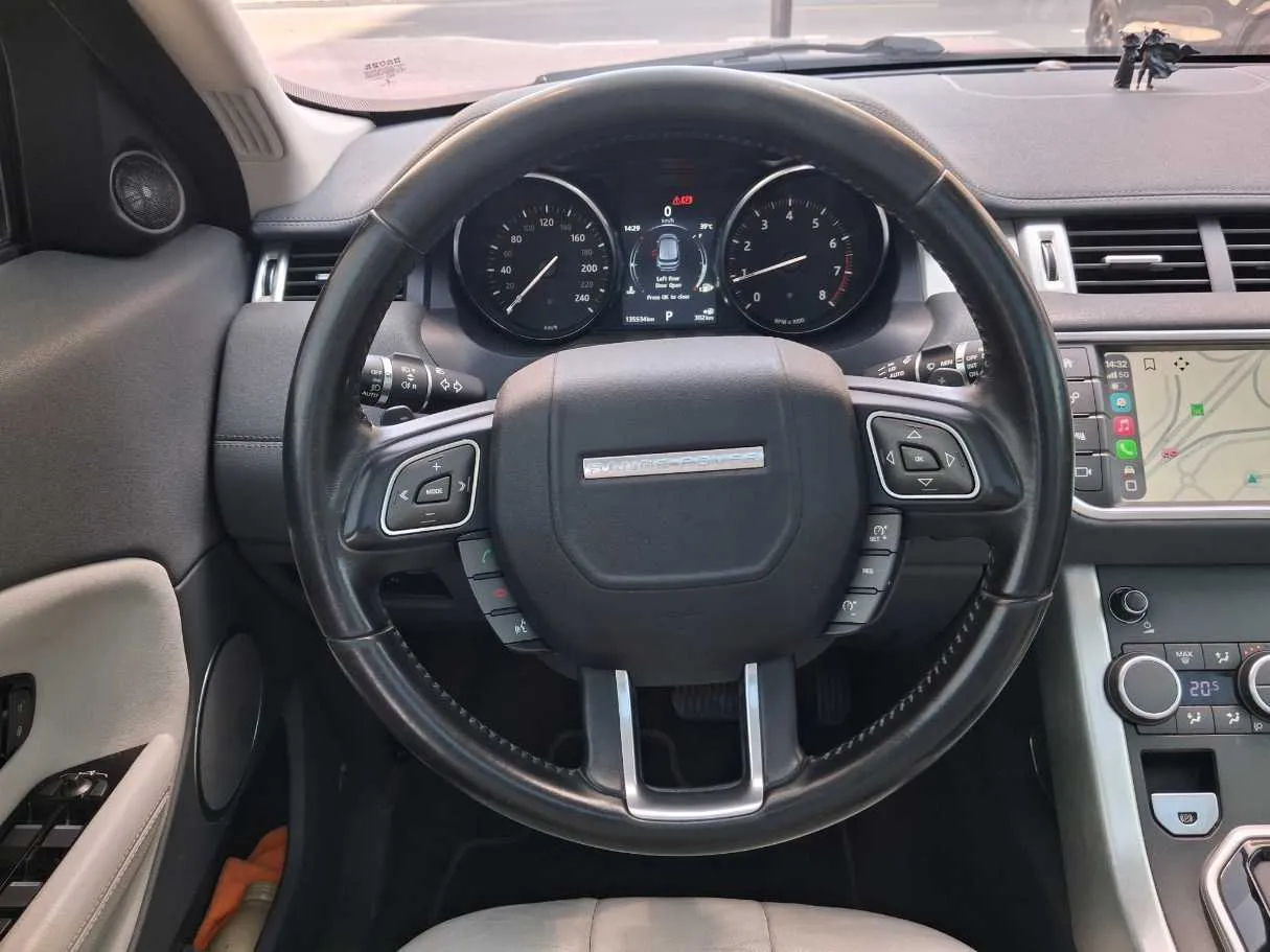 Car image 17