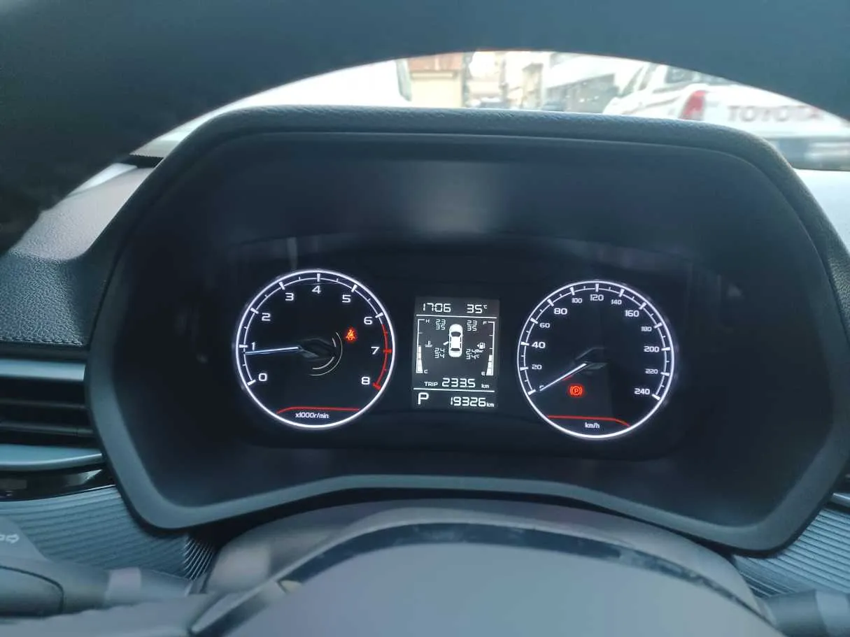 Car image 15