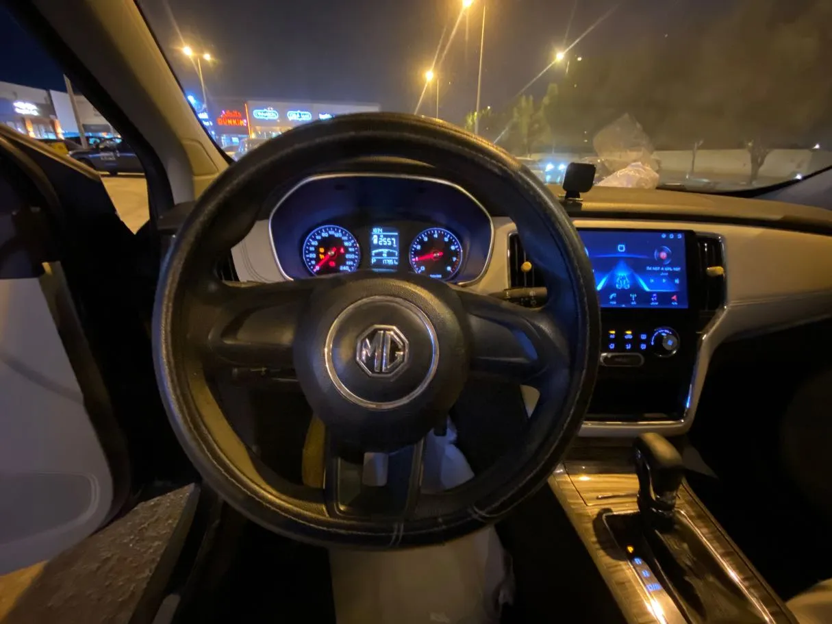 Car image 17