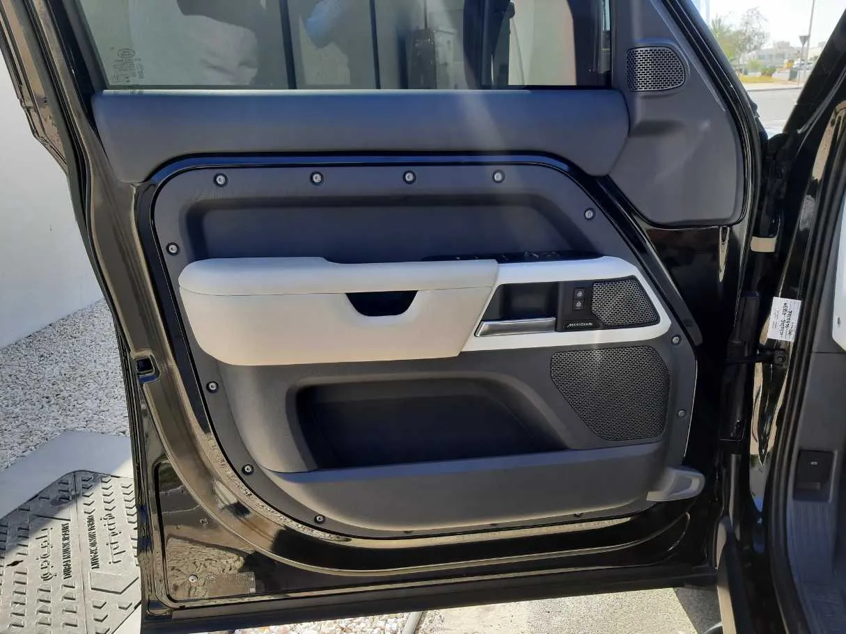 Car image 10