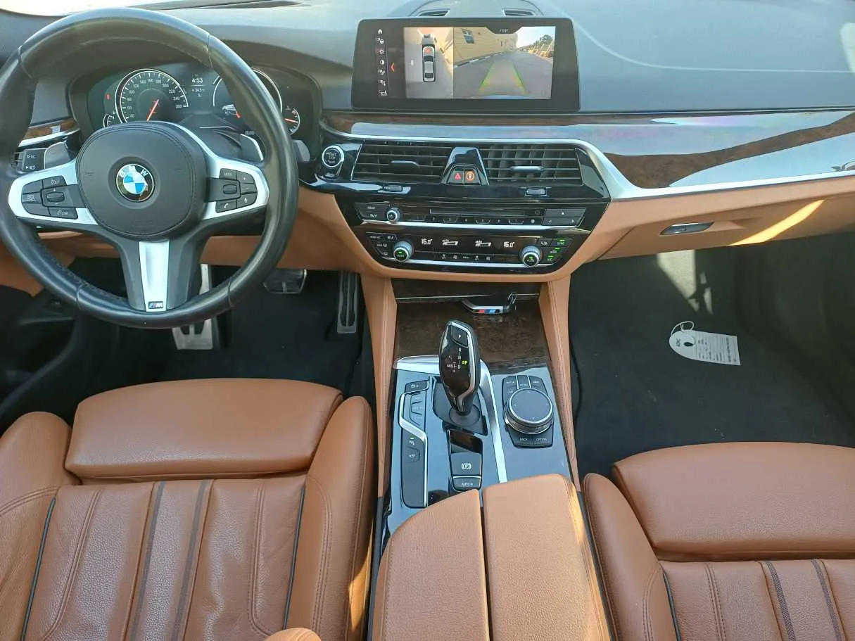 Car image 15