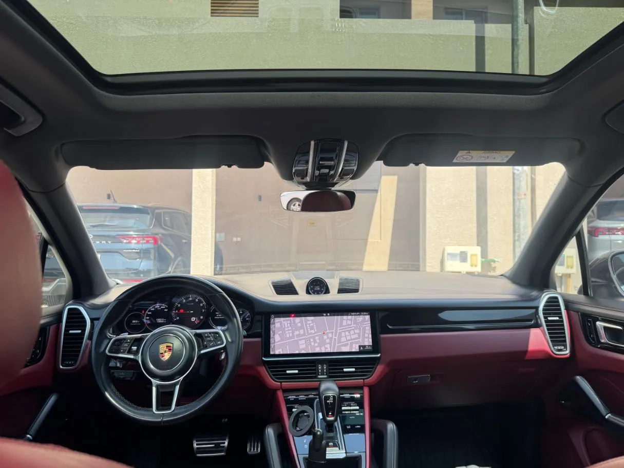 Car image 14